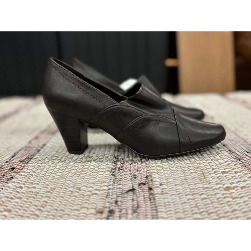 Studio Works Brown Slip-On Heels 8M 2.75" Heel Height Faux Leather Shoes